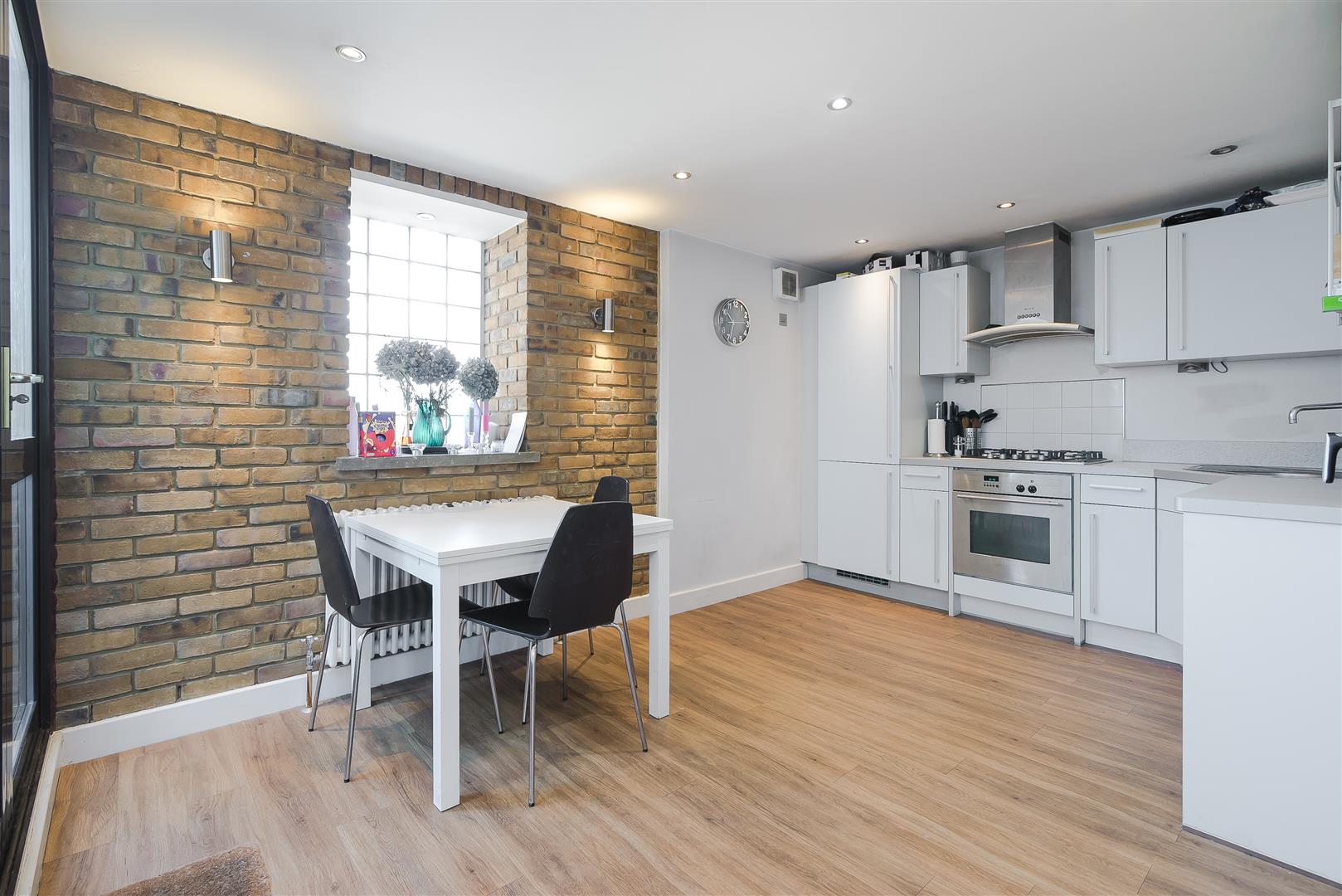 Kings Avenue, Clapham Laurent Residential
